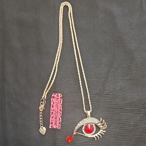 Elegant Gold and Red Eye Pendant Necklace